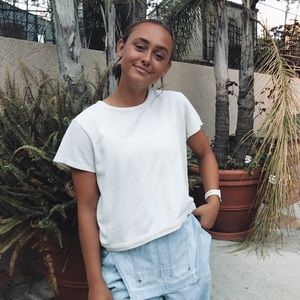 cute top with tie in the back!